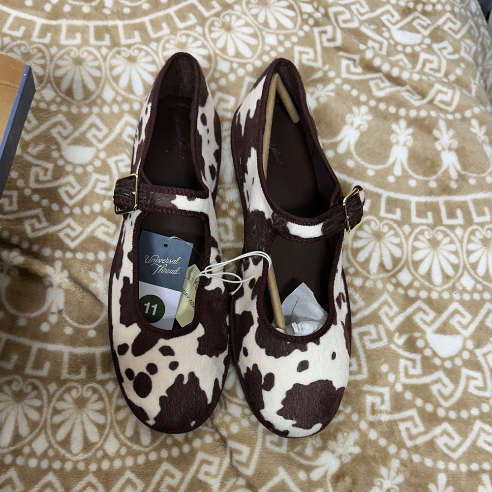 Universal Thread Brown and White Cow Print Flats